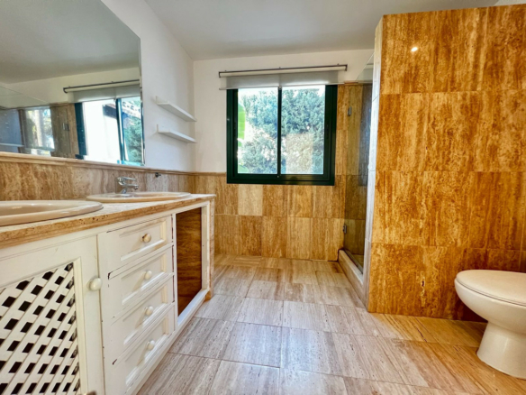 🏡 Charming Andalusian Style Villa on the New Golden Mile! 🌺