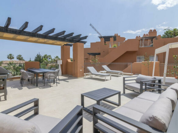 SOLD Nueva Andalucia – Quality 2B  Penthouse – Open Views