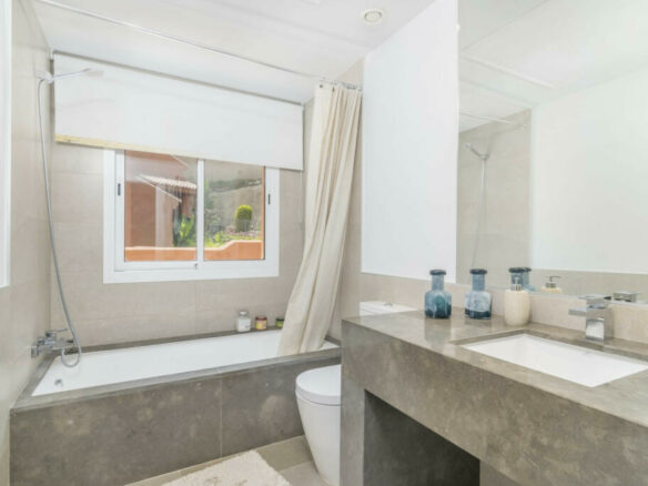 SOLD Nueva Andalucia – Quality 2B  Penthouse – Open Views