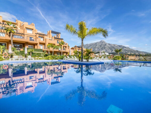 SOLD Nueva Andalucia – Quality 2B  Penthouse – Open Views