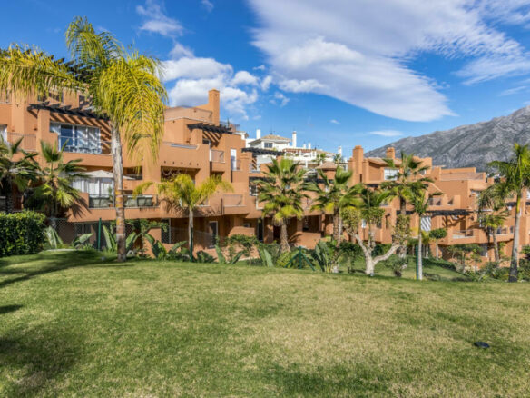 SOLD Nueva Andalucia – Quality 2B  Penthouse – Open Views