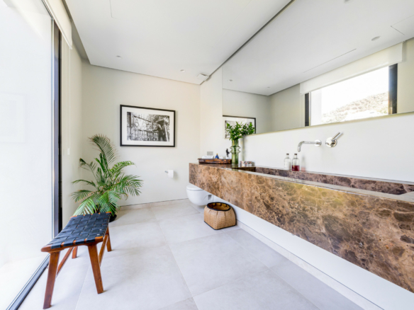SOLD – El Madroñal – 5B Modern villa – Sea Views – Gated 