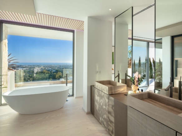 SOLD – La Quinta – 5B Modern Villa – Gated -Sea Views