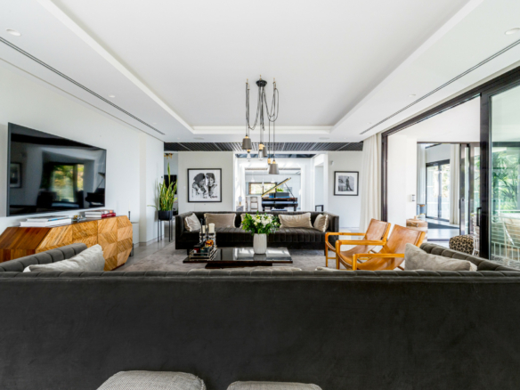SOLD – El Madroñal – 5B Modern villa – Sea Views – Gated 