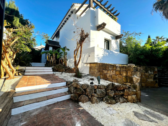 🏡 Charming Andalusian Style Villa on the New Golden Mile! 🌺