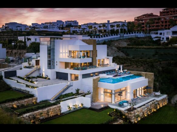 Los Flamingos – 8B Modern Mansion -Gated -Rent