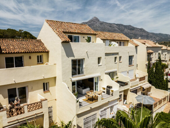 Los Pinos de Aloha – 3B Penthouse – Key Ready