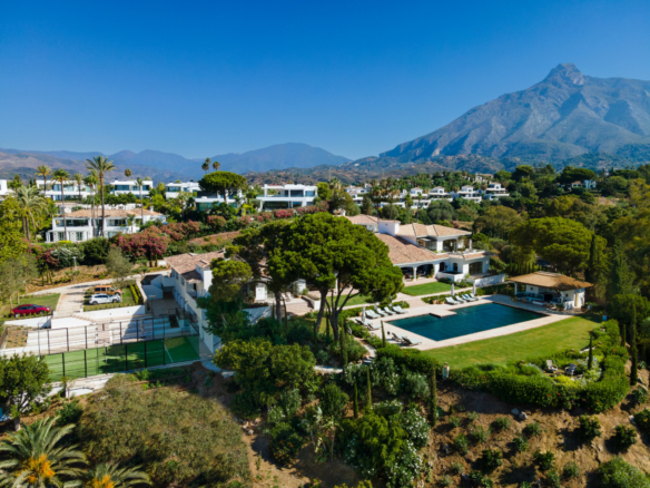 For Sale 🏰 Luxurious Villa in Marbella Golden Mile 🌴  16 Bedrooms – Sea Views