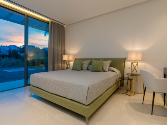 For sale  – Benahavis –  Modern 5B villa – Panoramic views 🌳