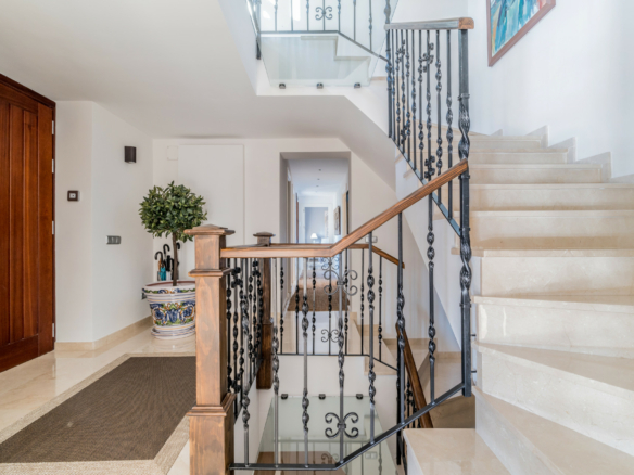 El Madroñal – 6B Villa – Gated