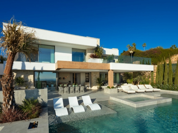 SOLD – La Quinta – 5B Modern Villa – Gated -Sea Views