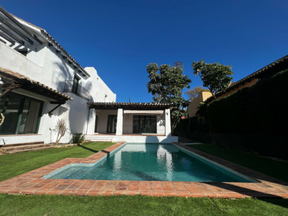 🏡 Charming Andalusian Style Villa on the New Golden Mile! 🌺