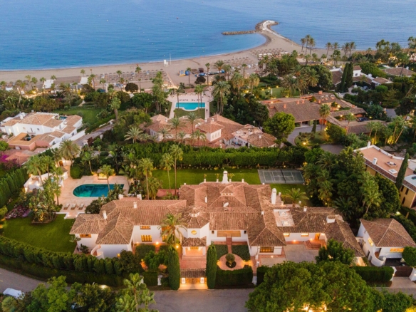 Golden Mile – Beachside – 9B Mansion -Gated -RENT