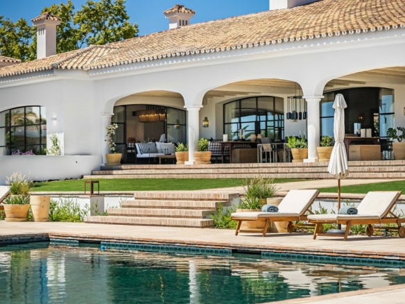 For Sale 🏰 Luxurious Villa in Marbella Golden Mile 🌴  16 Bedrooms – Sea Views