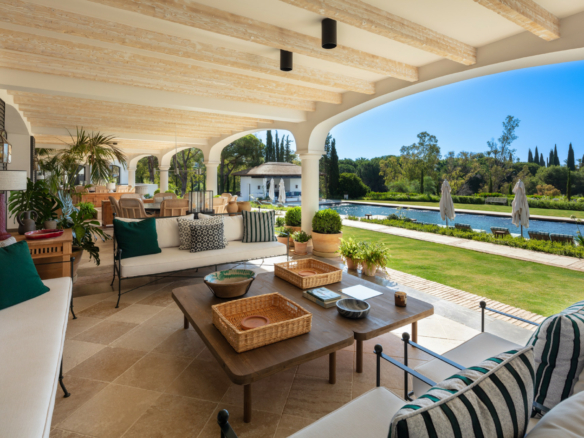 For Sale 🏰 Luxurious Villa in Marbella Golden Mile 🌴  16 Bedrooms – Sea Views