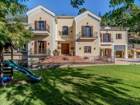 El Madroñal – 6B Villa – Gated