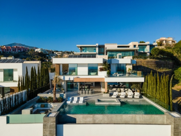 SOLD – La Quinta – 5B Modern Villa – Gated -Sea Views