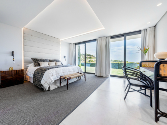 SOLD – El Madroñal – 5B Modern villa – Sea Views – Gated 