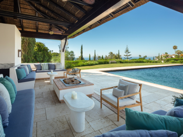 For Sale 🏰 Luxurious Villa in Marbella Golden Mile 🌴  16 Bedrooms – Sea Views