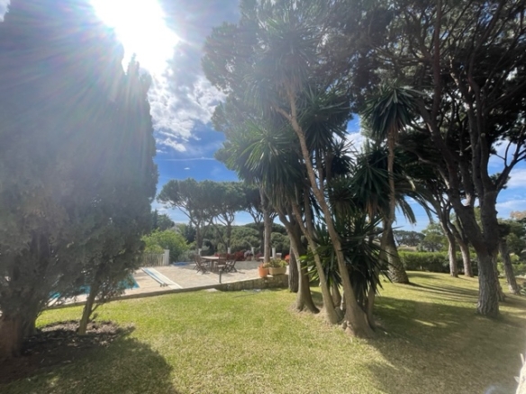Calahonda – 5B Villa -To Reform  – Great Investment