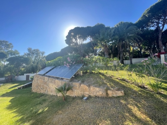 Calahonda – 5B Villa -To Reform  – Great Investment
