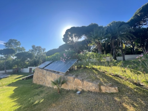 Calahonda – 5B Villa -To Reform  – Great Investment