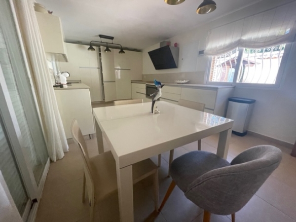Calahonda – 5B Villa -To Reform  – Great Investment