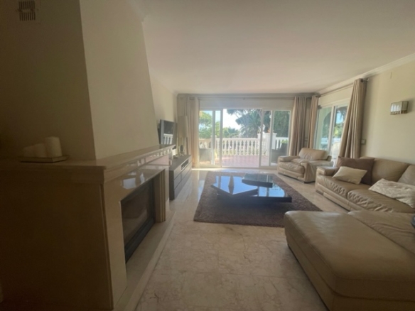 Calahonda – 5B Villa -To Reform  – Great Investment