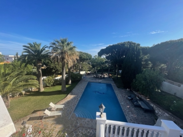 Calahonda – 5B Villa -To Reform  – Great Investment