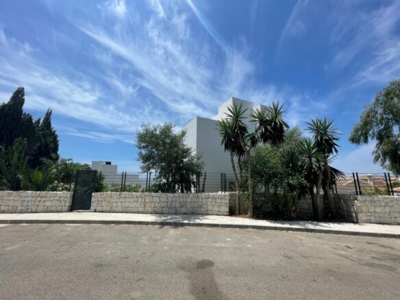 Marbella East – Modern 4B villa – Sea Views