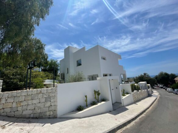 Marbella East – Modern 4B villa – Sea Views
