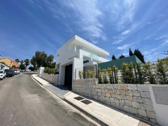 Marbella East – Modern 4B villa – Sea Views