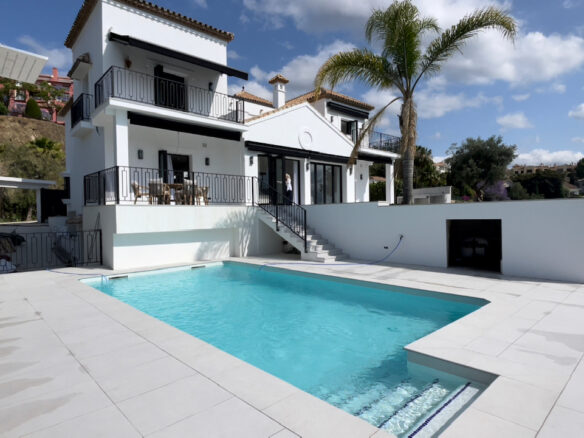 Benahavis  – Modern 5B Villa – Turn Key – Open Views