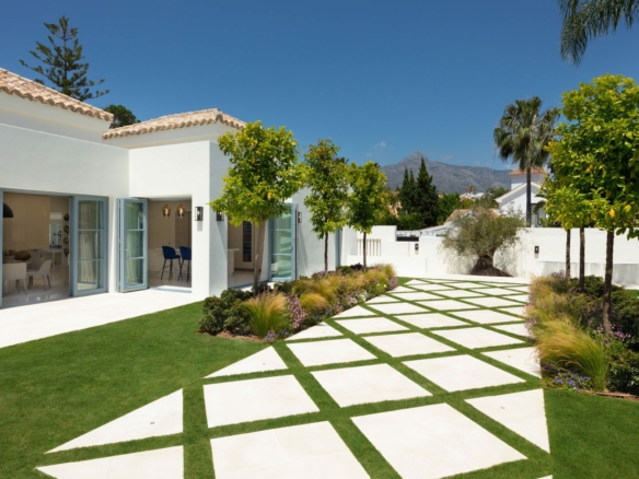 Nueva Andalucia – 7B Mansion -1st Line Golf – RENT