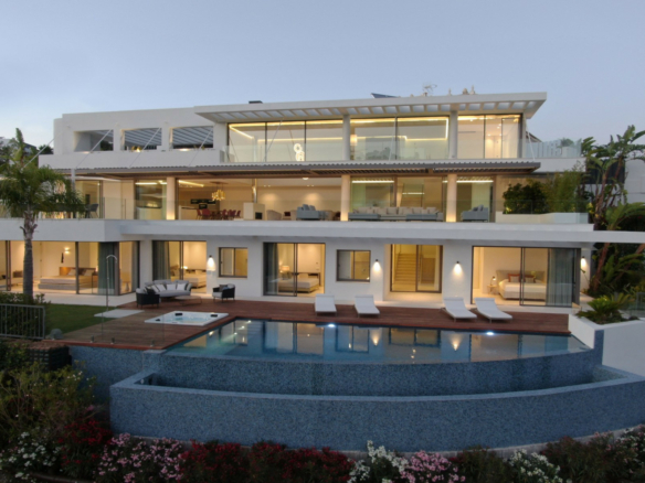 For sale  – Benahavis –  Modern 5B villa – Panoramic views 🌳