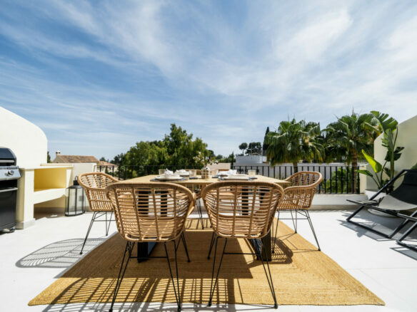 Los Pinos de Aloha – 3B Penthouse – Key Ready