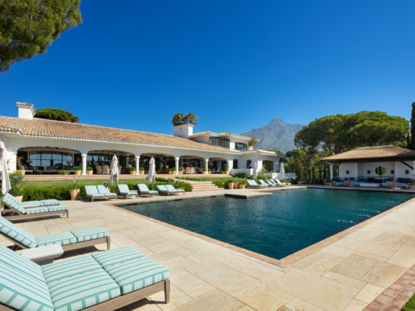 For Sale 🏰 Luxurious Villa in Marbella Golden Mile 🌴  16 Bedrooms – Sea Views