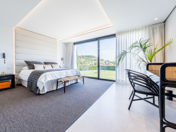 SOLD – El Madroñal – 5B Modern villa – Sea Views – Gated 