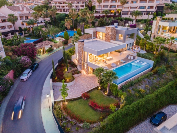 Nueva Andalucia – 5B Modern villa – Panoramic Views