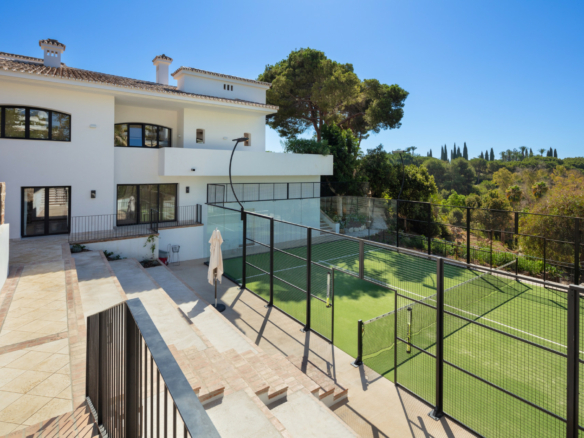 For Sale 🏰 Luxurious Villa in Marbella Golden Mile 🌴  16 Bedrooms – Sea Views
