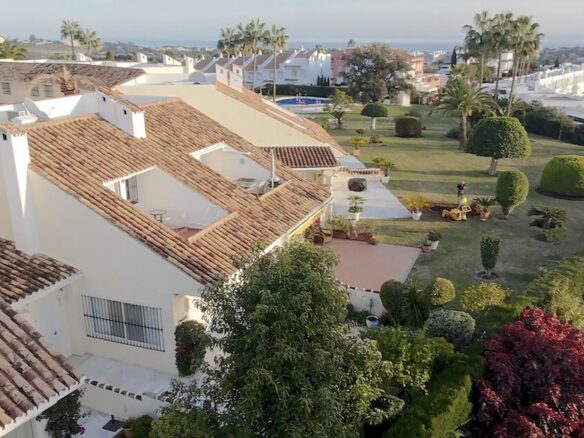 🏡 For Sale – Nueva Andalucía 🌟 4B Townhouse 🎾🏌️ ✅ Heated Pool | Tennis & Paddle Courts 🎾