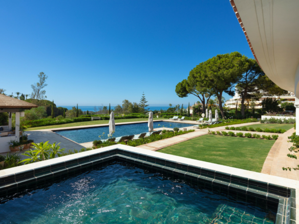For Sale 🏰 Luxurious Villa in Marbella Golden Mile 🌴  16 Bedrooms – Sea Views