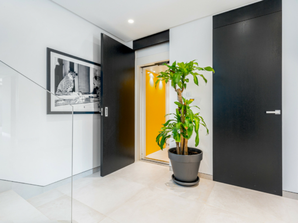 SOLD – El Madroñal – 5B Modern villa – Sea Views – Gated 