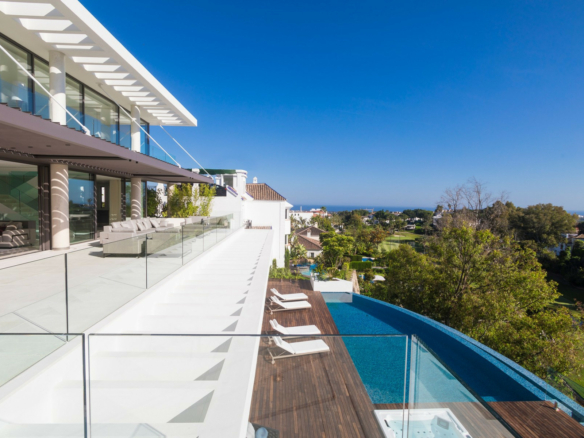 For sale  – Benahavis –  Modern 5B villa – Panoramic views 🌳