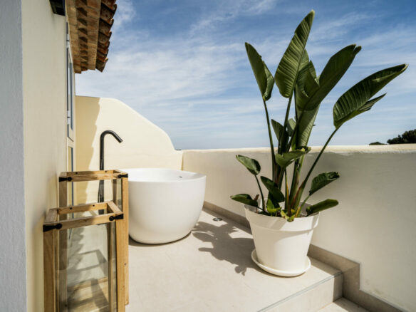 Los Pinos de Aloha – 3B Penthouse – Key Ready
