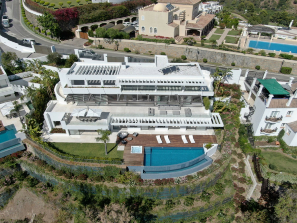 For sale  – Benahavis –  Modern 5B villa – Panoramic views 🌳