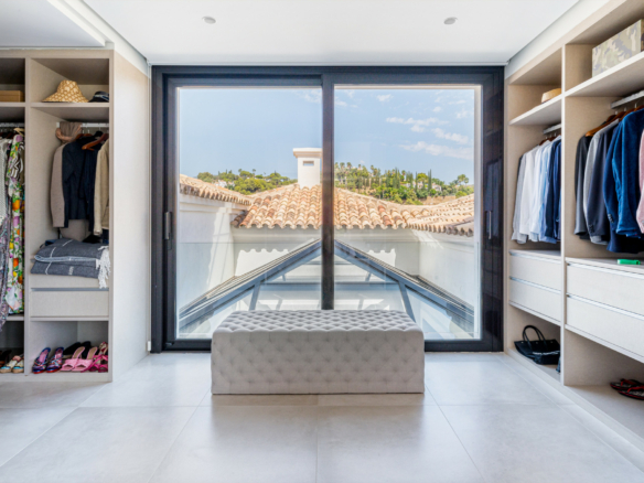 SOLD – El Madroñal – 5B Modern villa – Sea Views – Gated 
