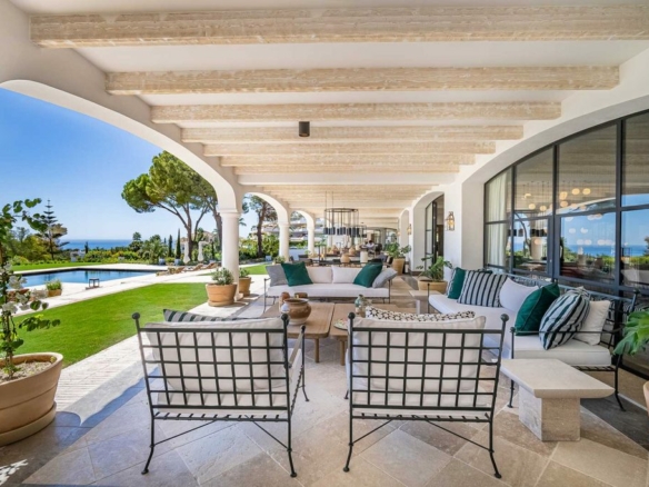 For Sale 🏰 Luxurious Villa in Marbella Golden Mile 🌴  16 Bedrooms – Sea Views
