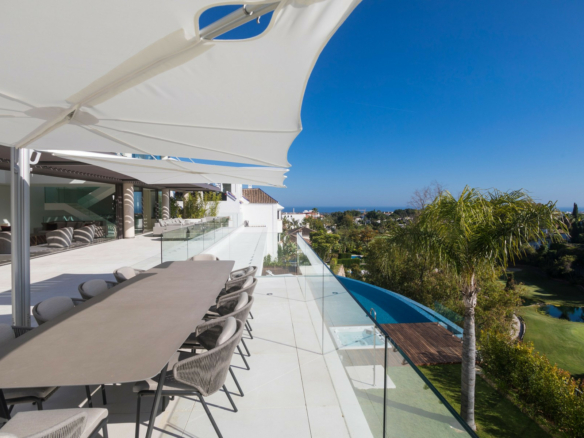 For sale  – Benahavis –  Modern 5B villa – Panoramic views 🌳