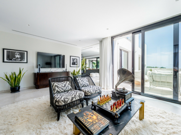 SOLD – El Madroñal – 5B Modern villa – Sea Views – Gated 